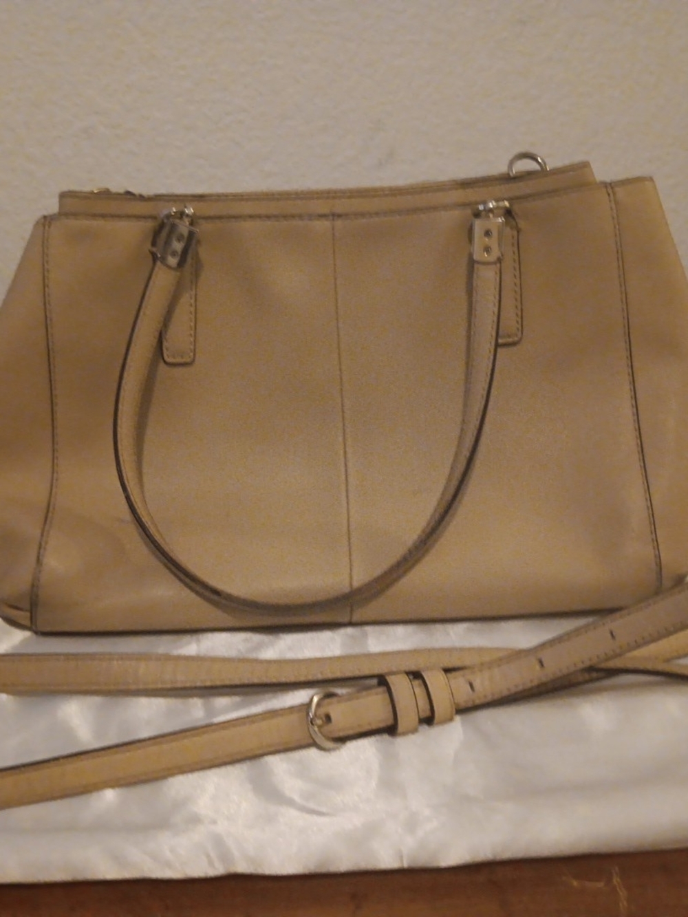 Coach Leather Shoulder Bag in Beige - Picture 2 of 6